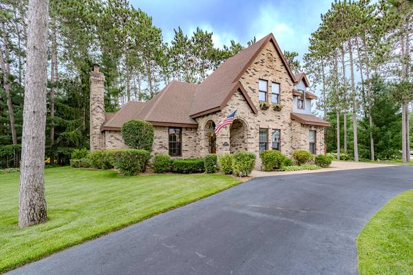 2140 Shadowview Cir, Plover, WI 54467
