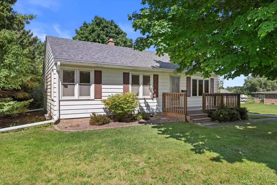 2308 W Oakwood Rd, Oak Creek, WI 53154