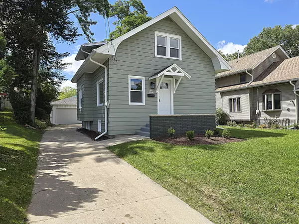 W168N9091 Garden Ave, Menomonee Falls, WI 53051