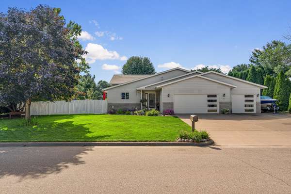 504 Ryan St, Holmen, WI 54636