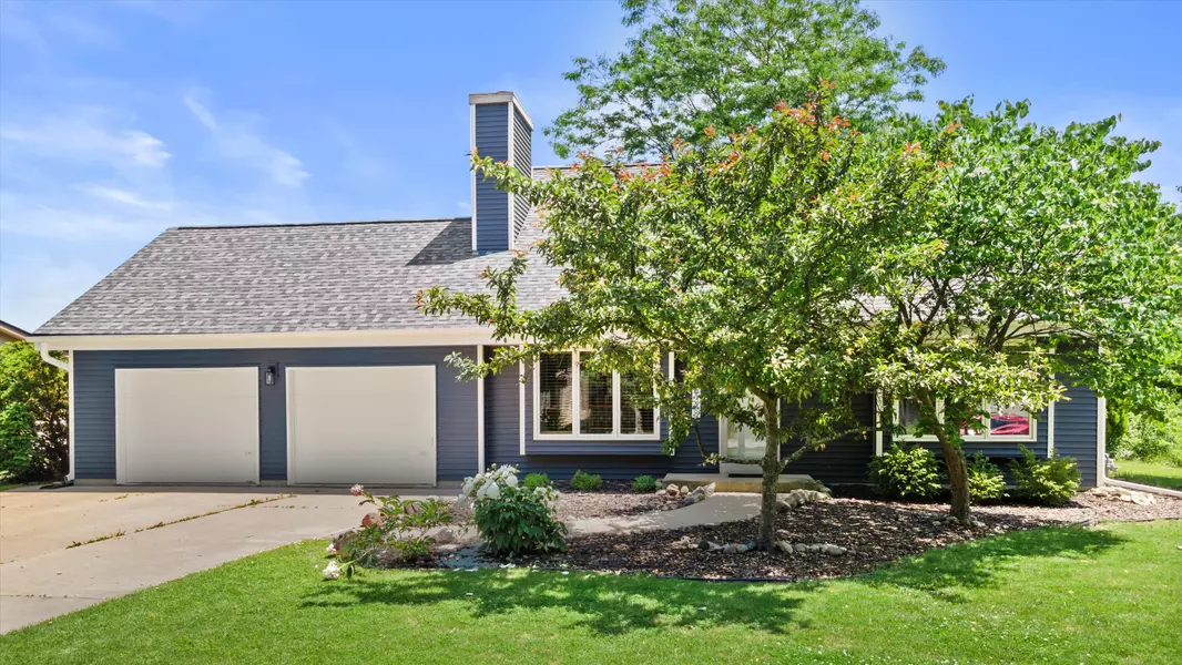 9388 S 43rd St, Franklin, WI 53132