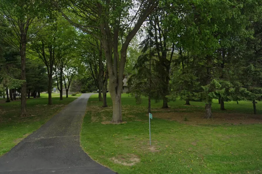 W220S6775 Crowbar Dr, Vernon, WI 53150