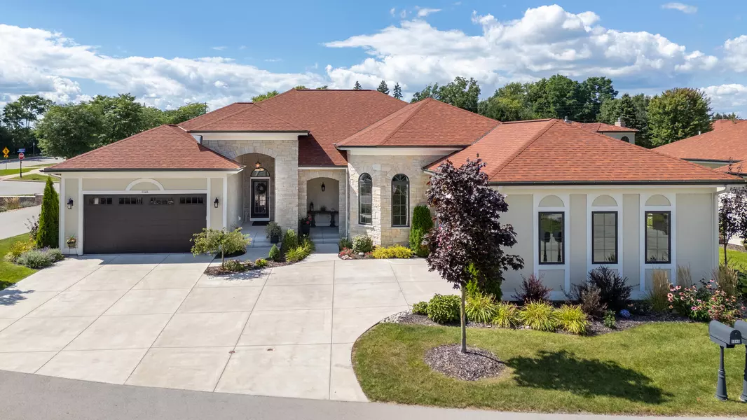 1640 Toscano Ter, Oconomowoc, WI 53066