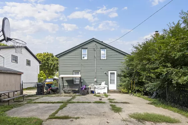 West Allis, WI 53214,824 S 109th St