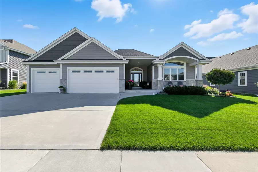 1529 Miller Ct, Oconomowoc, WI 53066