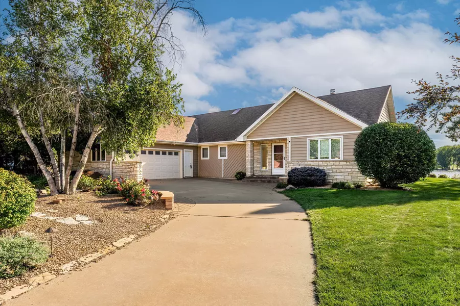 1352 Nakomis Ave, La Crosse, WI 54603