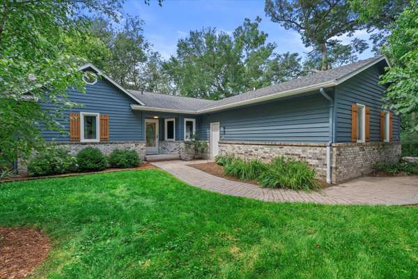 2927 Ridley Rd, Hartland, WI 53029