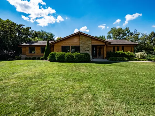 5065 S 102nd St, Greenfield, WI 53228