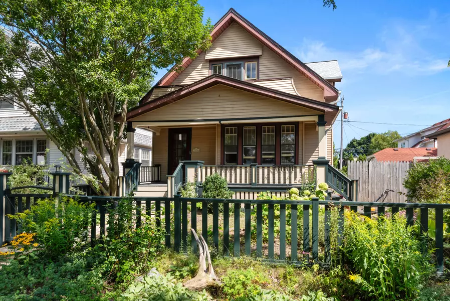 3806 N Maryland Ave, Shorewood, WI 53211