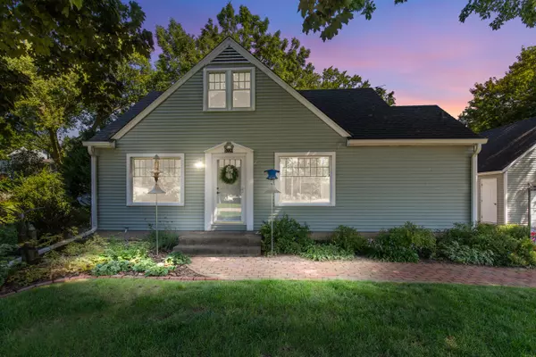 5220 S Oak Ridge Dr, New Berlin, WI 53146