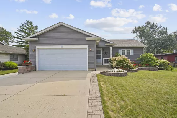 10409 2nd Ave, Pleasant Prairie, WI 53158