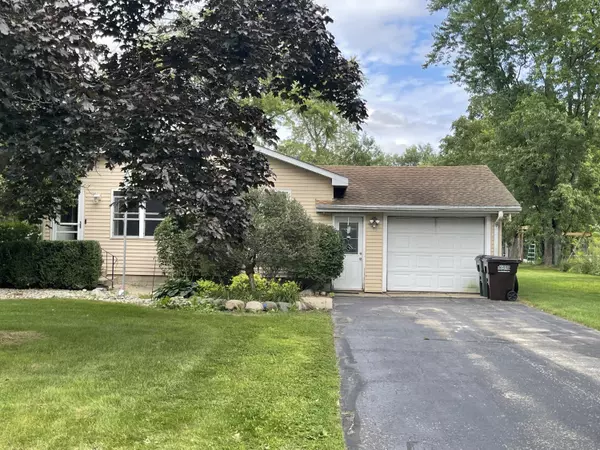 8725 380th Ave, Randall, WI 53105