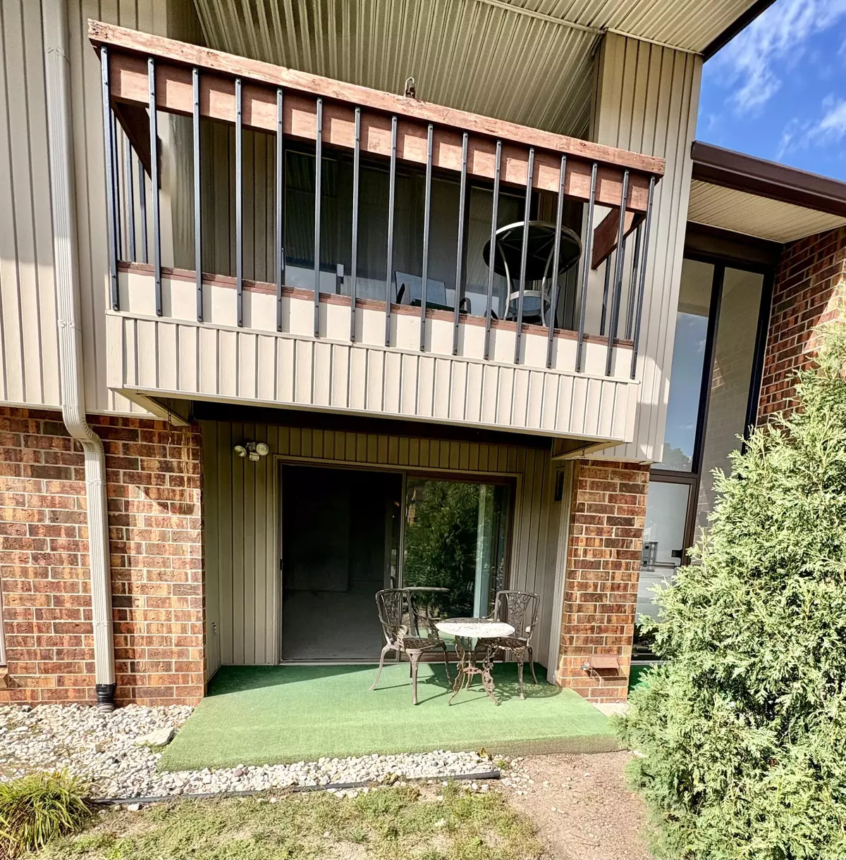 West Allis, WI 53219,8102 W Oklahoma Ave Unit 7