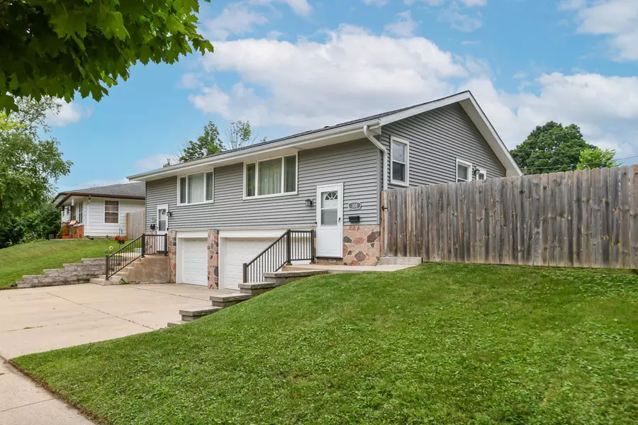 308 Rivera Dr Unit 310, Waukesha, WI 53189