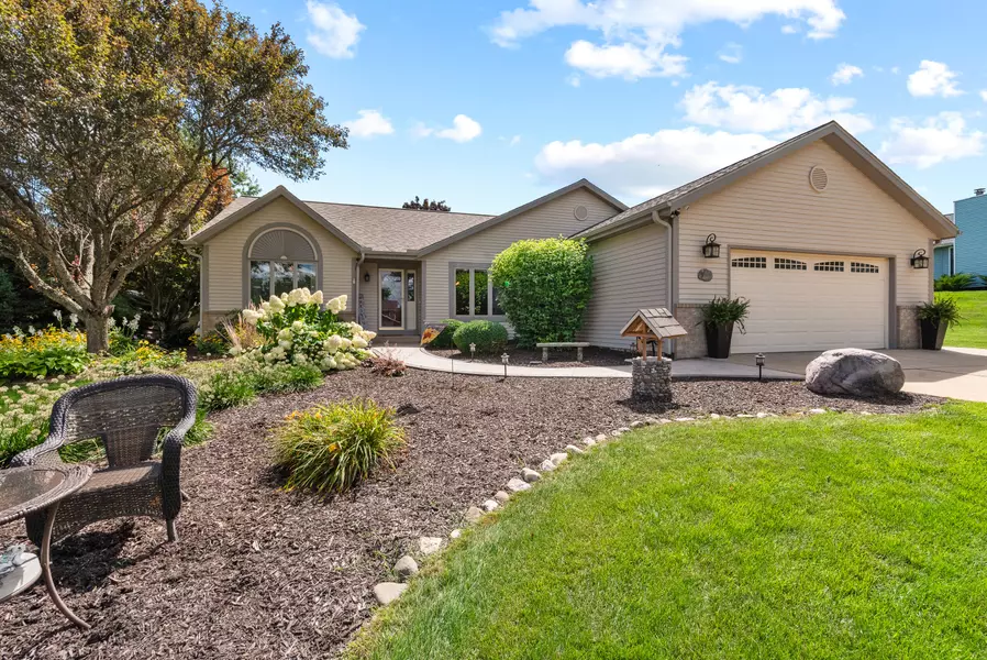 30805 Fairway Dr, Waterford, WI 53185