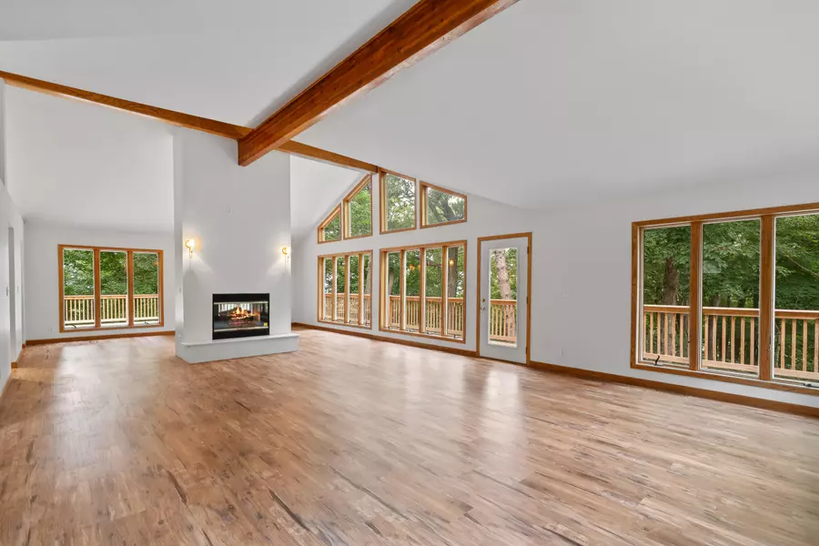 824 Tarrant Dr, Fontana, WI 53125