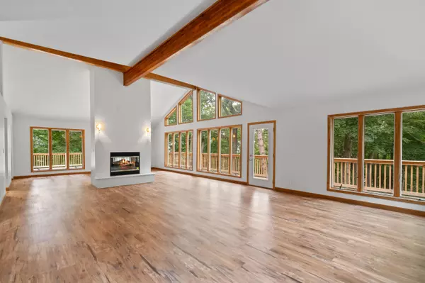 824 Tarrant Dr,  Fontana,  WI 53125