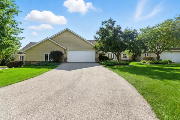 972 Augusta -,  Waterford,  WI 53185