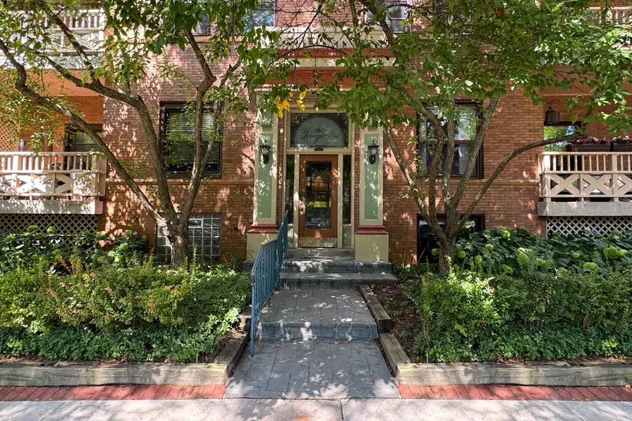 2649 N Hackett Ave Unit 6, Milwaukee, WI 53211