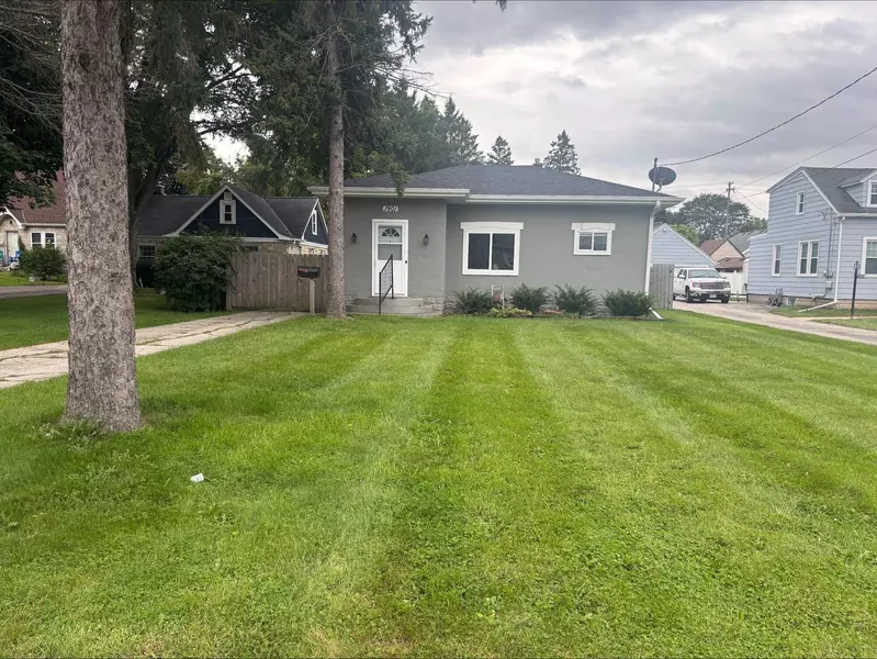 1901 Wall St, Waukesha, WI 53188