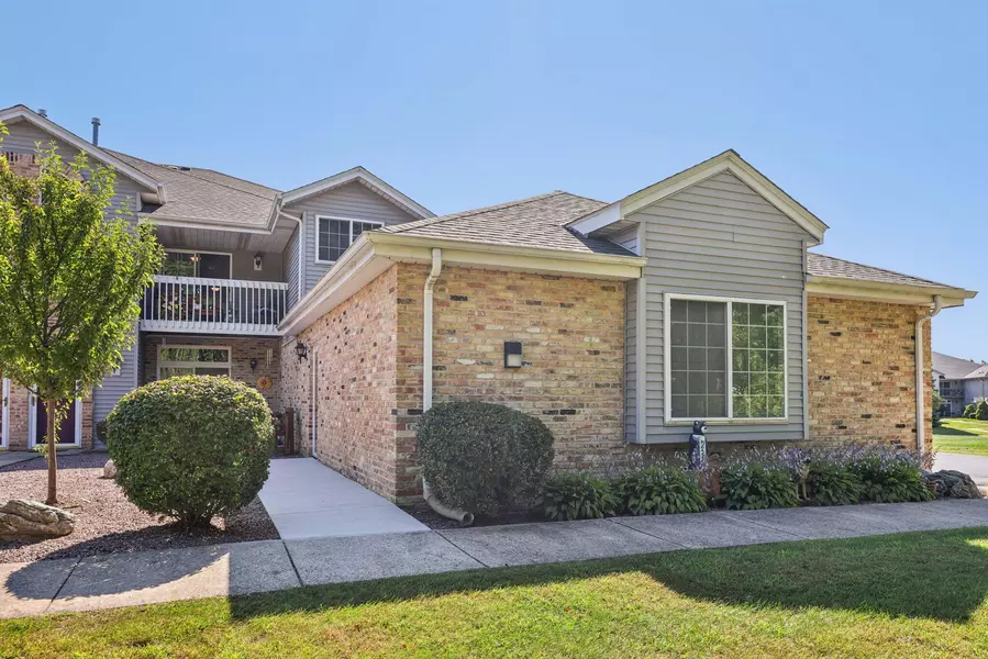 9213 S Aspen Dr Unit 8, Oak Creek, WI 53154