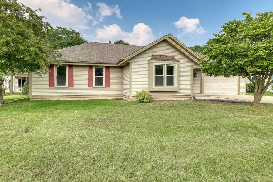 W226N2656 Aspenwood Ln, Pewaukee, WI 53186