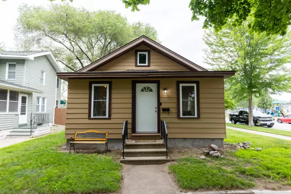 2302 Wood St, La Crosse, WI 54603