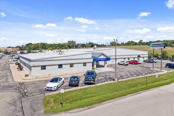S17W22650 Lincoln Ave, Waukesha, WI 53186