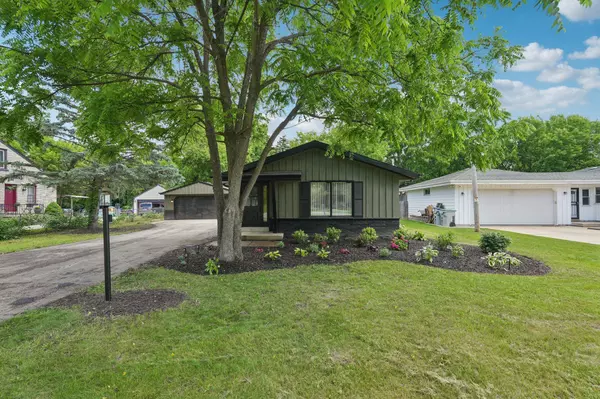 6310 N 107th St, Milwaukee, WI 53225