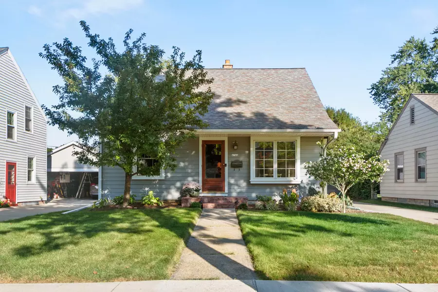 4766 N Idlewild Ave, Whitefish Bay, WI 53211