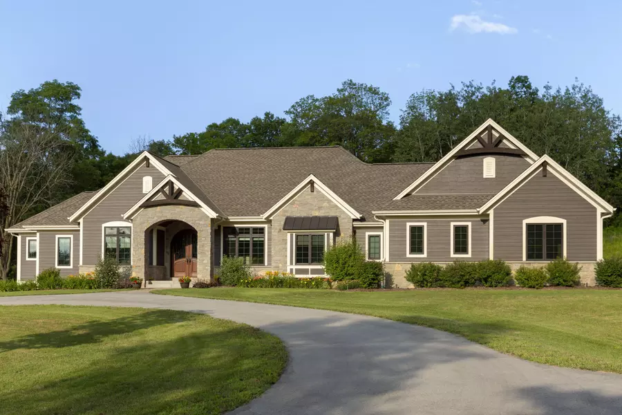 5146 Cedar Pointe Dr, West Bend, WI 53095