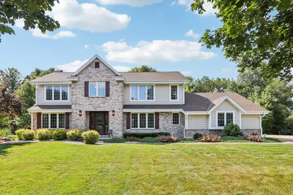 W249S6145 Deerfield Cir, Waukesha, WI 53189