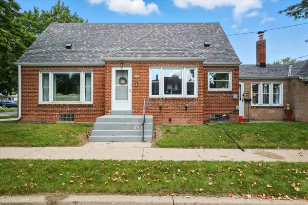 8226 W Arthur Ave, West Allis, WI 53219