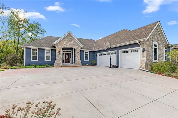 W225N7609 Woodland Creek Dr, Sussex, WI 53089