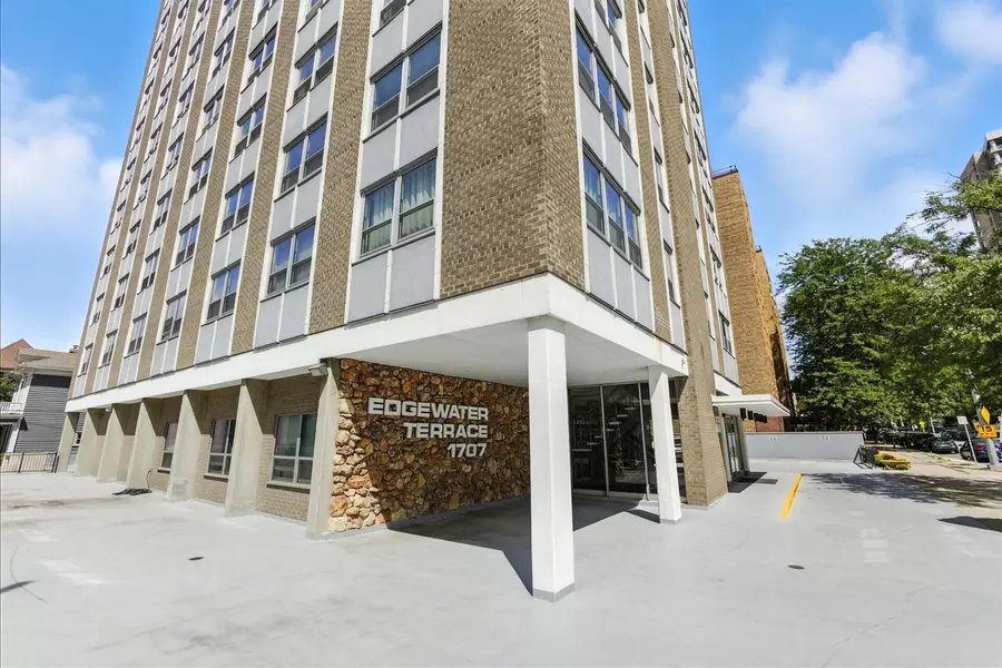 1707 N Prospect Ave Unit 2C, Milwaukee, WI 53202