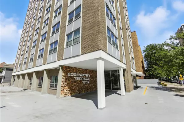 1707 N Prospect Ave Unit 2C, Milwaukee, WI 53202