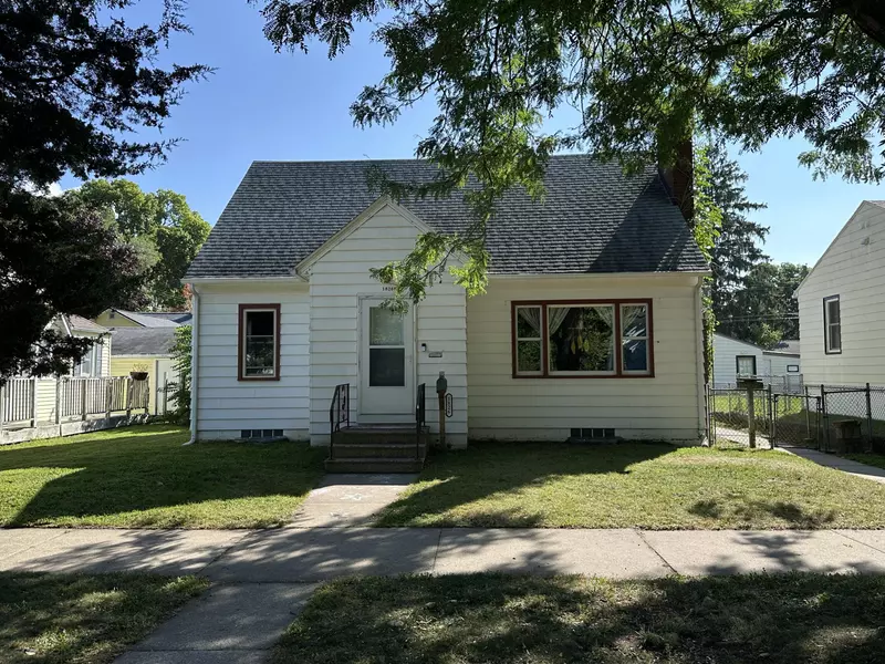 1826 Avon St, La Crosse, WI 54603