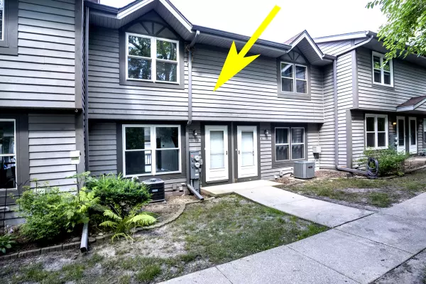 1825 Paramount Dr Unit F, Waukesha, WI 53186