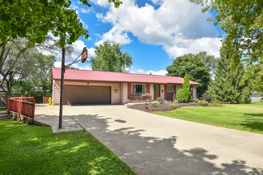 W370S1805 Utica Rd, Ottawa, WI 53118