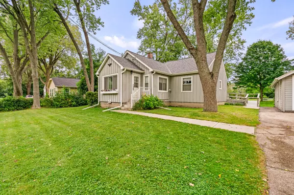 S17W22189 Anoka Ave, Waukesha, WI 53186