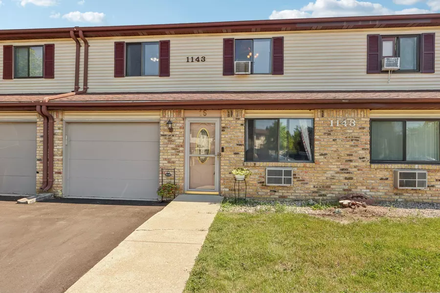 1143 Vogt Dr Unit 16, West Bend, WI 53095