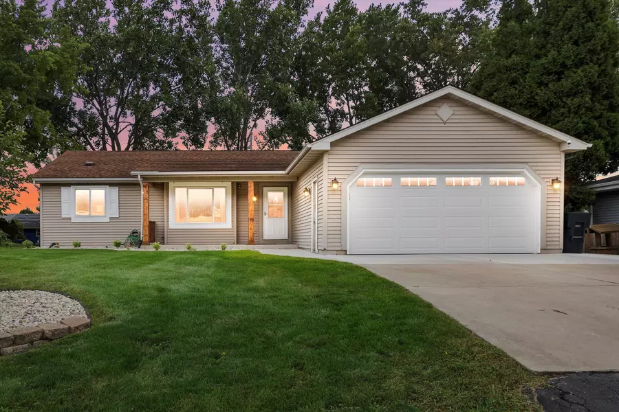 2812 Stonebridge Dr, Caledonia, WI 53404