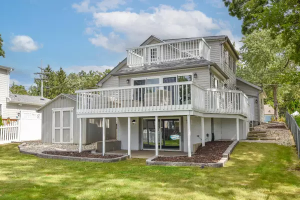 W180S6865 Muskego Dr, Muskego, WI 53150