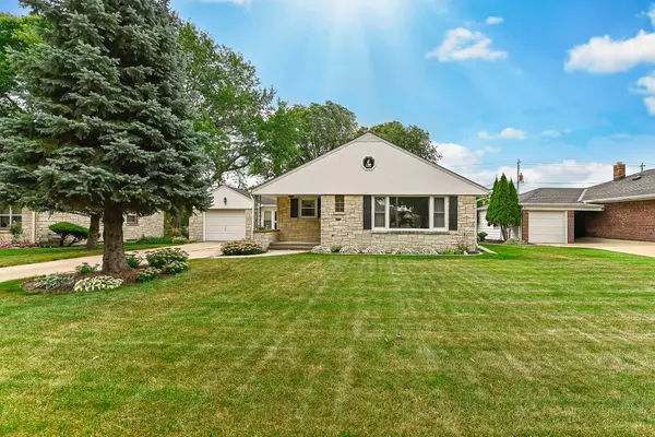 5433 W Hayes Ave, West Allis, WI 53219