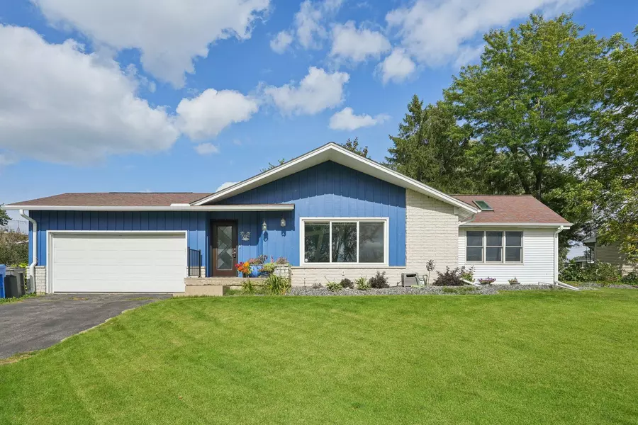 1305 Riverview Ln, Watertown, WI 53094