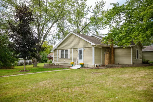 225 Park Ave, Twin Lakes, WI 53181