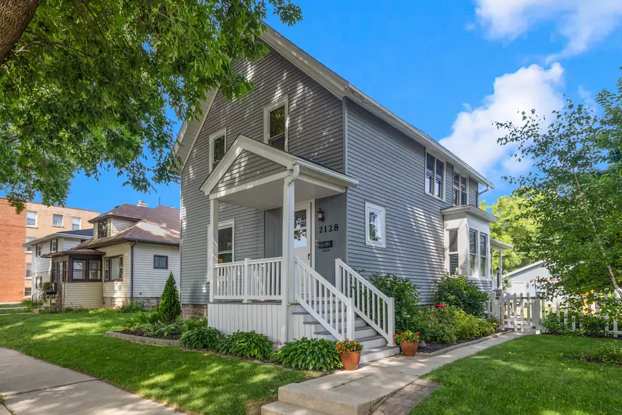 2128 S 79th St, West Allis, WI 53219