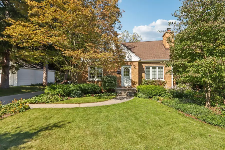 1370 Chestnut St, West Bend, WI 53095