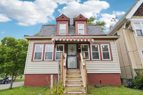 2401 N 37th St, Milwaukee, WI 53210