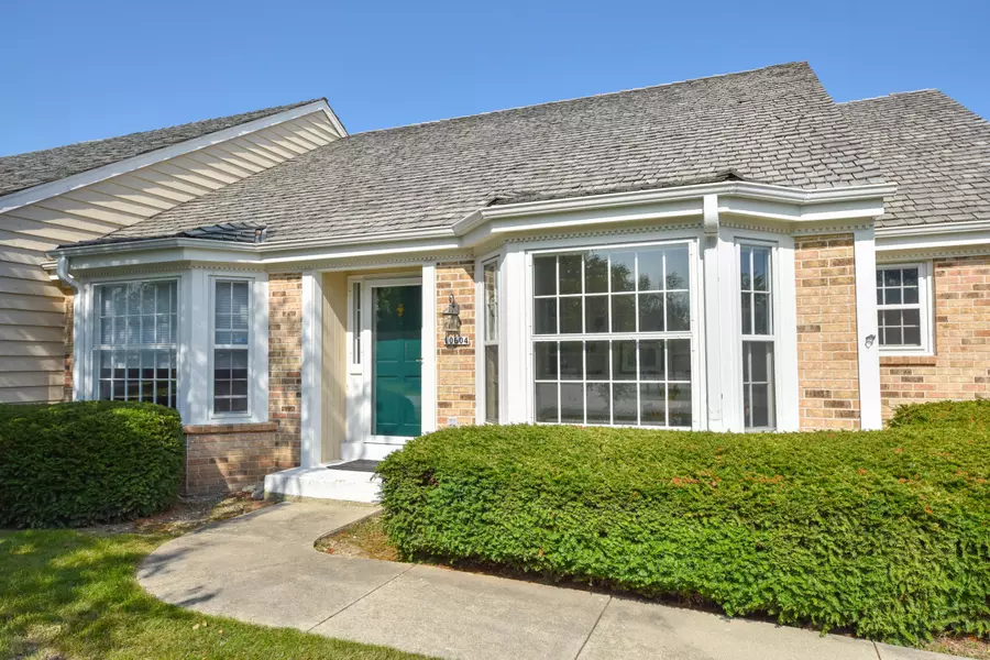 10604 N Winslow Dr, Mequon, WI 53092